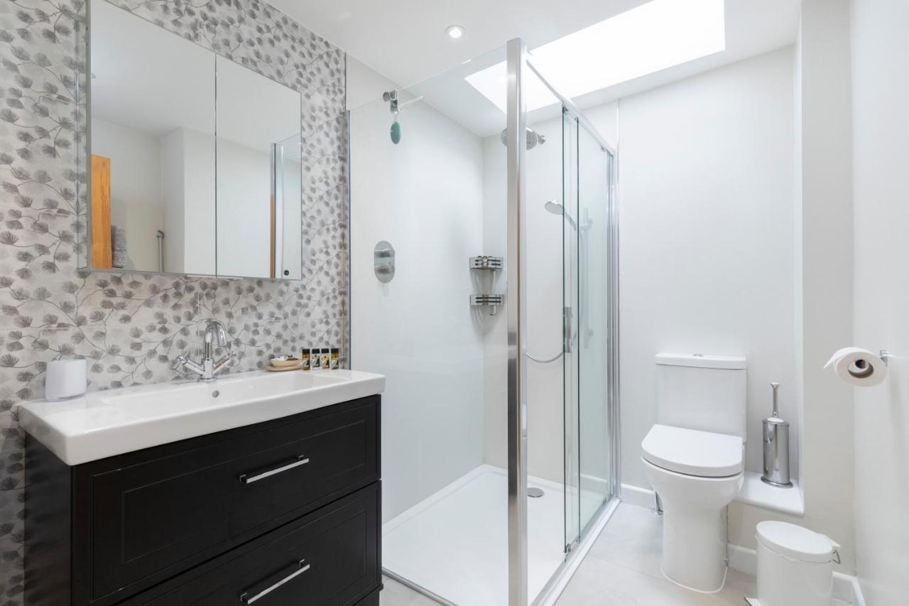 Luxury Cheltenham Home With Ev Charger - Lechampton Hills Kültér fotó